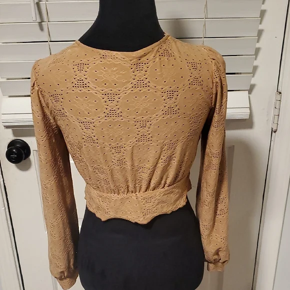 URBAN Romantics Long Sleeve Tan Lace Crop Top - Picture 8 of 8